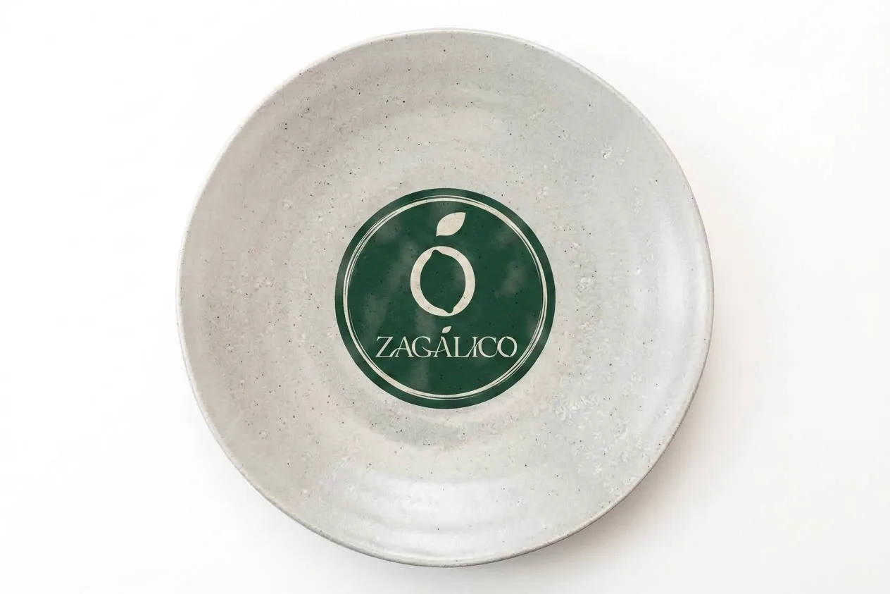 Plato de cerámica de la casa
